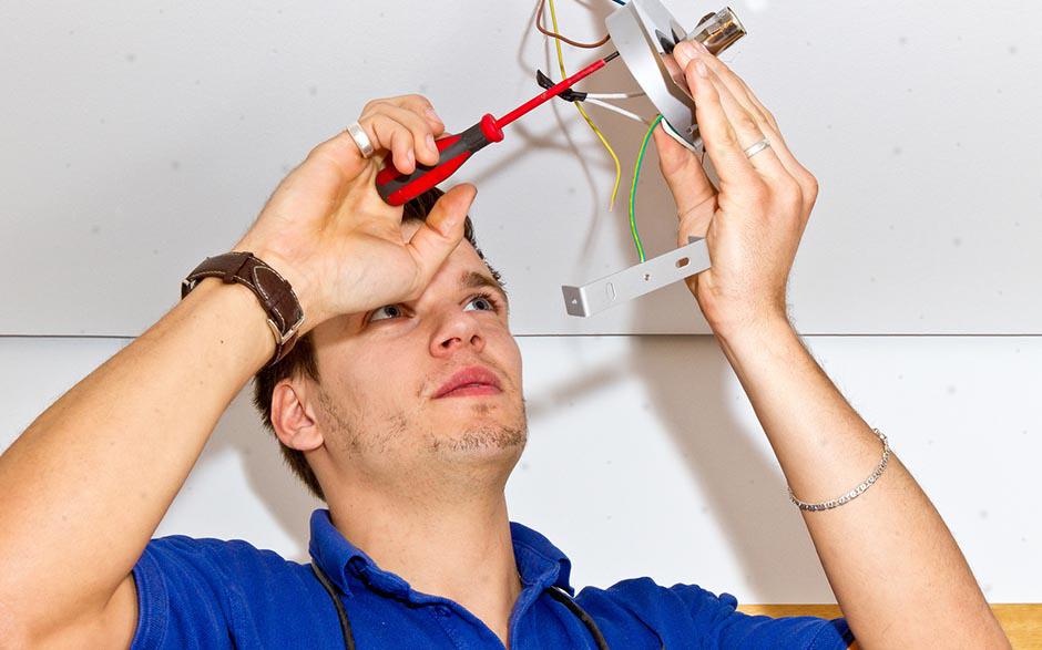 recherche électricien bâtiment Paris 8